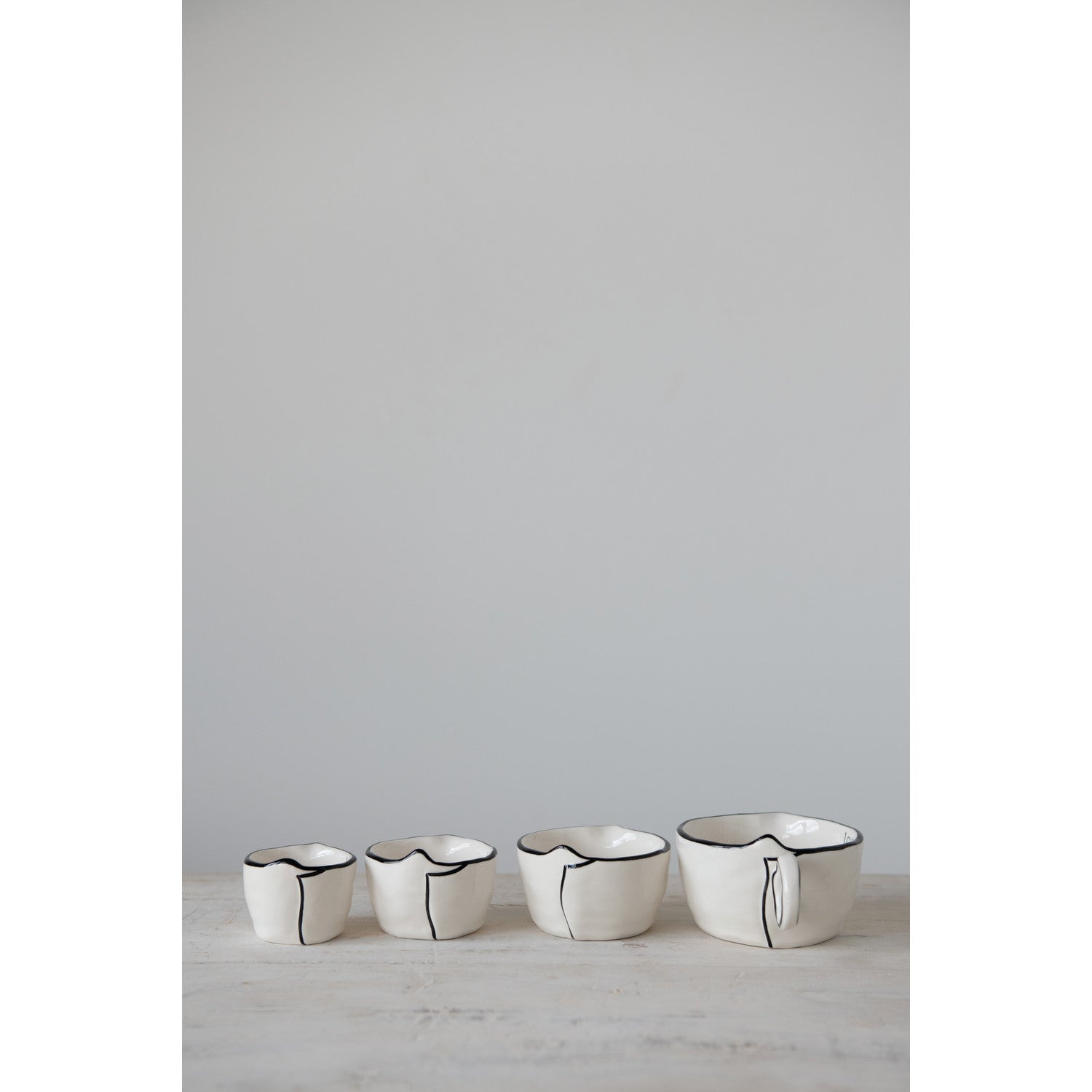 Black & White Stoneware Measuring Cups – Set of 4